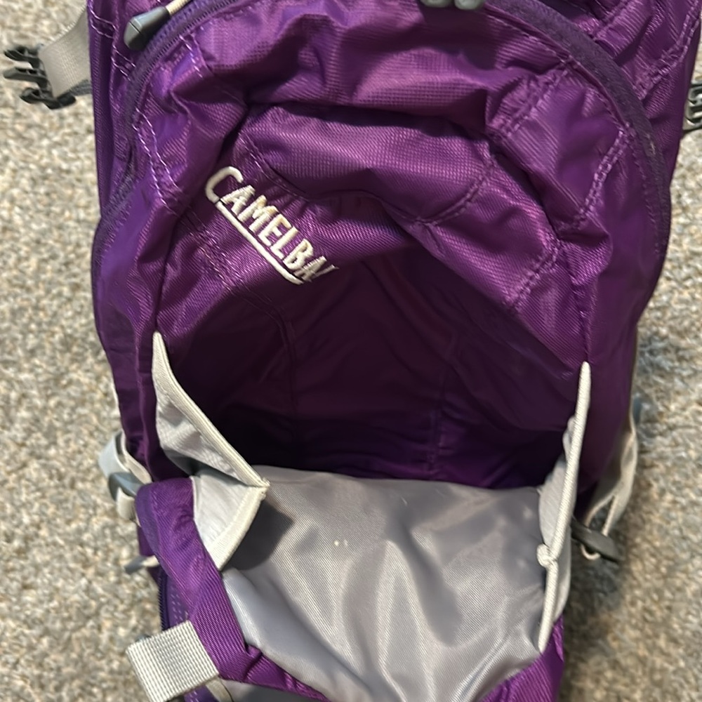 Camelback Women’s L.U.X.E. Mountain Bike Hydration Backpack (100 oz) - Picture 6 of 8
